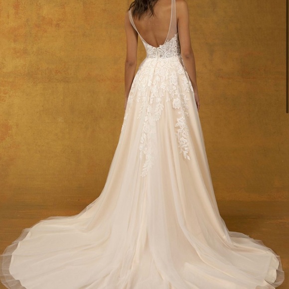 Wedding Dress - Picture 5 of 8